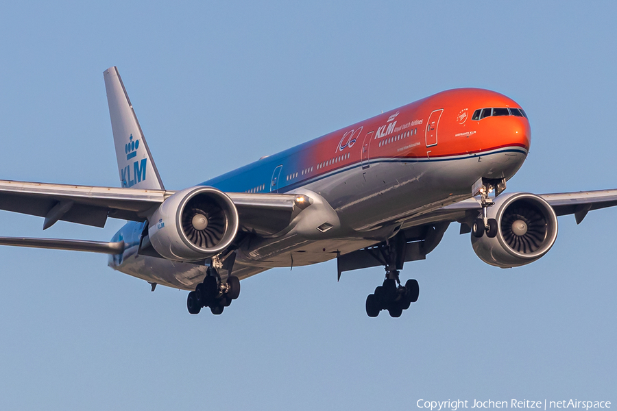 KLM - Royal Dutch Airlines Boeing 777-306(ER) (PH-BVA) | Photo 387453