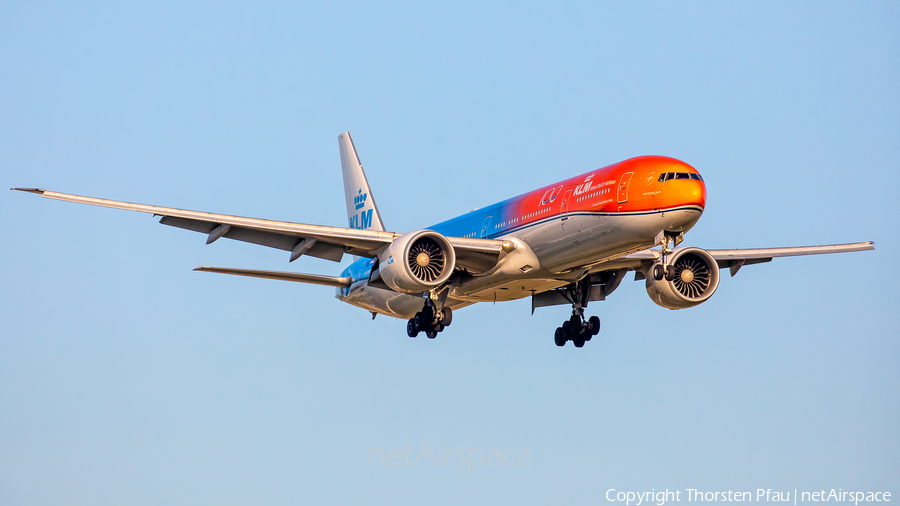 KLM - Royal Dutch Airlines Boeing 777-306(ER) (PH-BVA) | Photo 388309