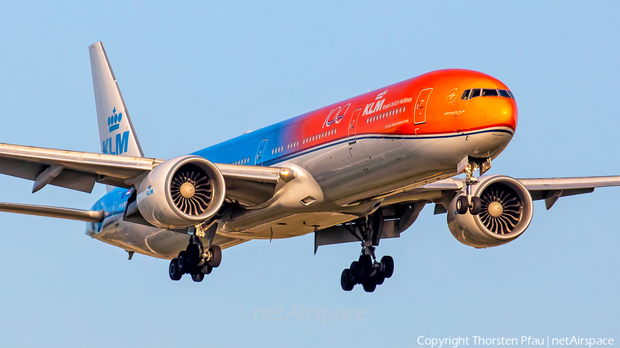 KLM - Royal Dutch Airlines Boeing 777-306(ER) (PH-BVA) | Photo 388564