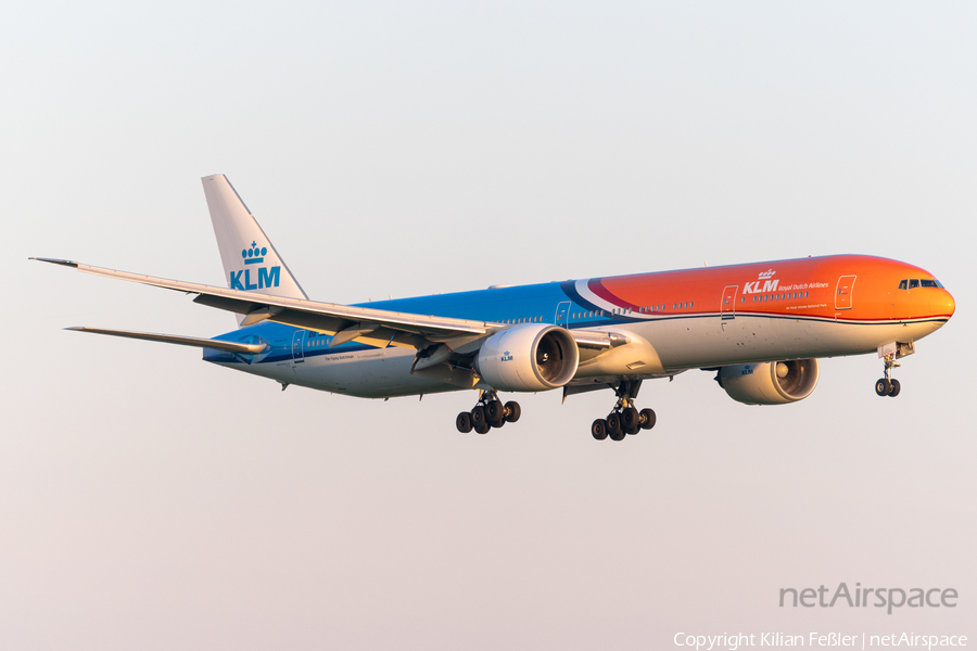 KLM - Royal Dutch Airlines Boeing 777-306(ER) (PH-BVA) | Photo 680343