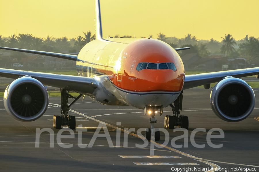 KLM - Royal Dutch Airlines Boeing 777-306(ER) (PH-BVA) | Photo 376882