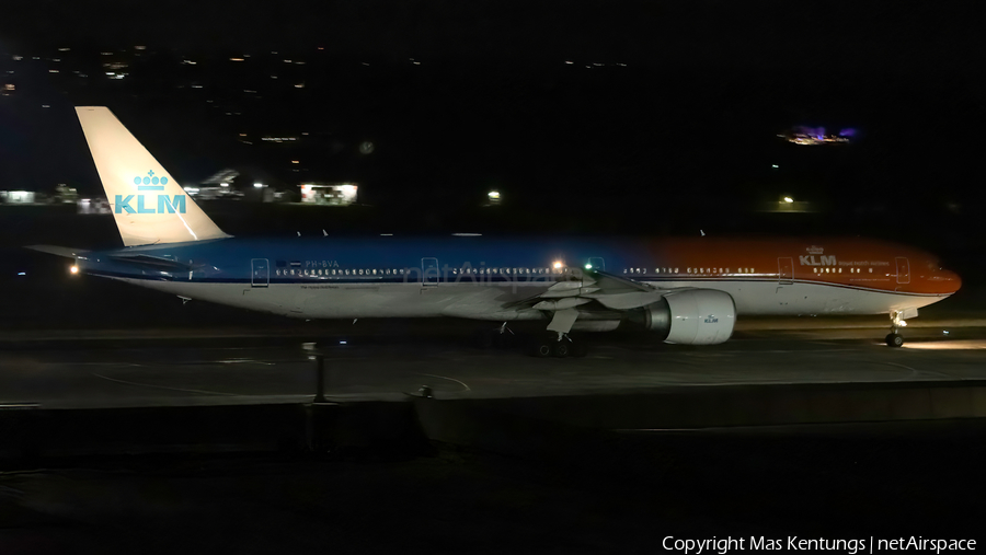 KLM - Royal Dutch Airlines Boeing 777-306(ER) (PH-BVA) | Photo 526024