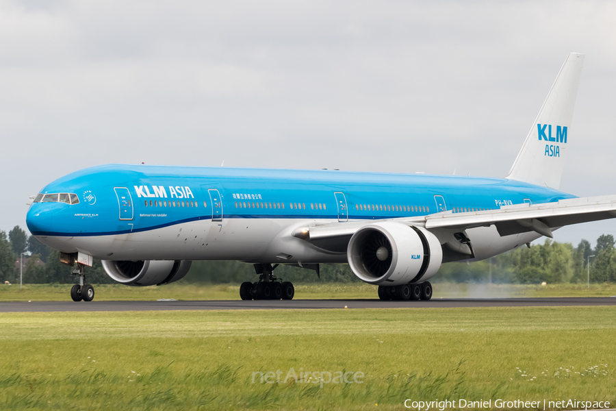 KLM - Royal Dutch Airlines Boeing 777-306(ER) (PH-BVB) | Photo 135920