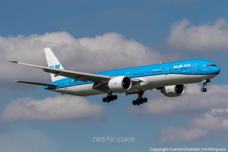 KLM - Royal Dutch Airlines Boeing 777-306(ER) (PH-BVB) | Photo 90078