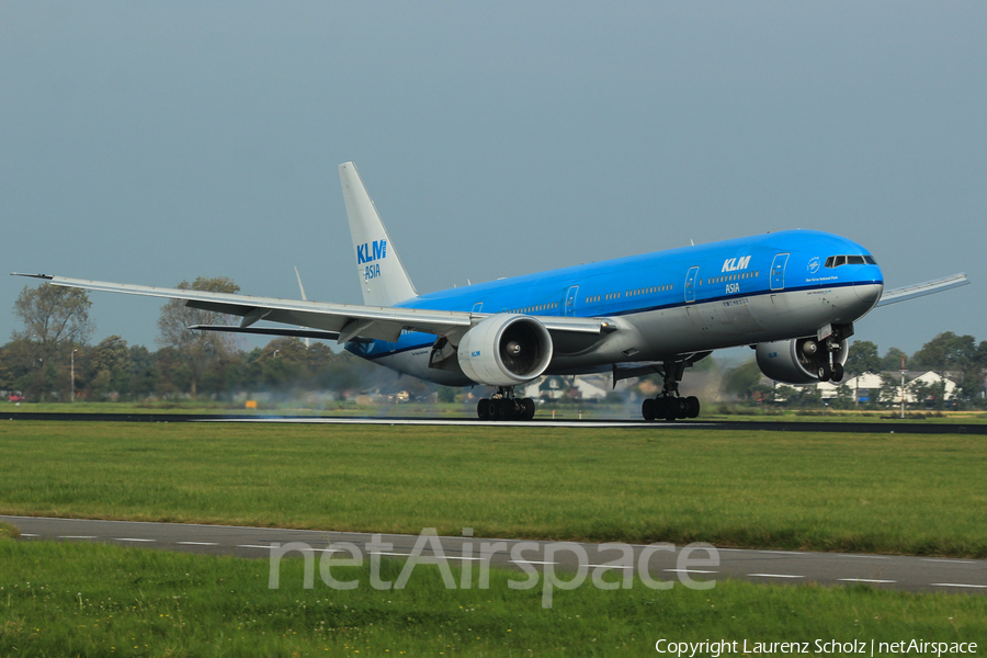 KLM - Royal Dutch Airlines Boeing 777-306(ER) (PH-BVC) | Photo 63562