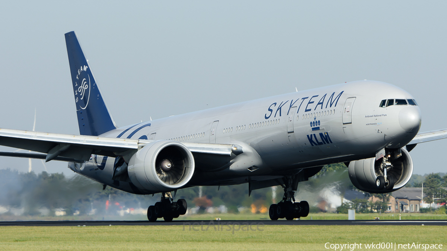 KLM - Royal Dutch Airlines Boeing 777-306(ER) (PH-BVD) | Photo 139020