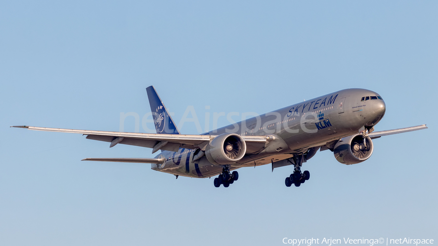 KLM - Royal Dutch Airlines Boeing 777-306(ER) (PH-BVD) | Photo 286564