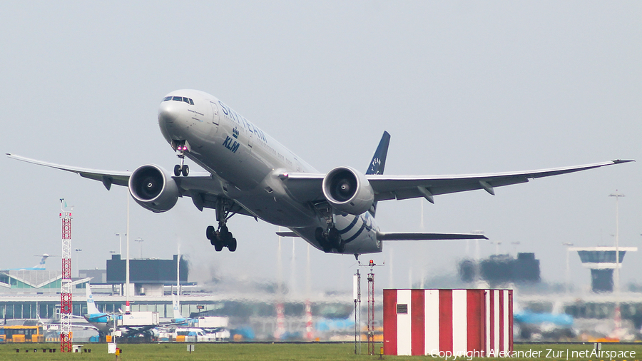 KLM - Royal Dutch Airlines Boeing 777-306(ER) (PH-BVD) | Photo 447366