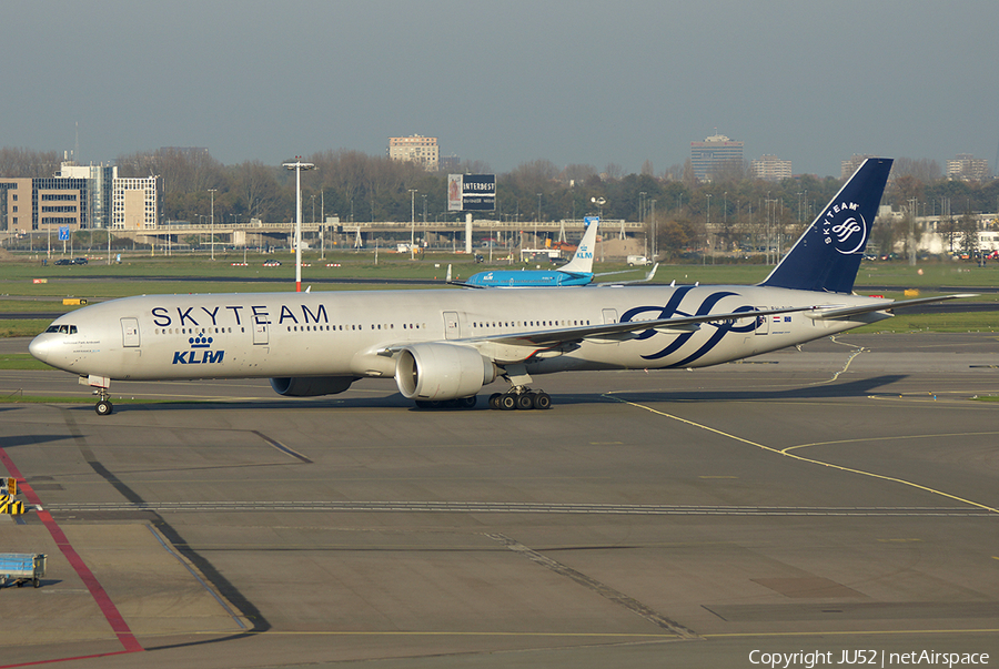 KLM - Royal Dutch Airlines Boeing 777-306(ER) (PH-BVD) | Photo 61839