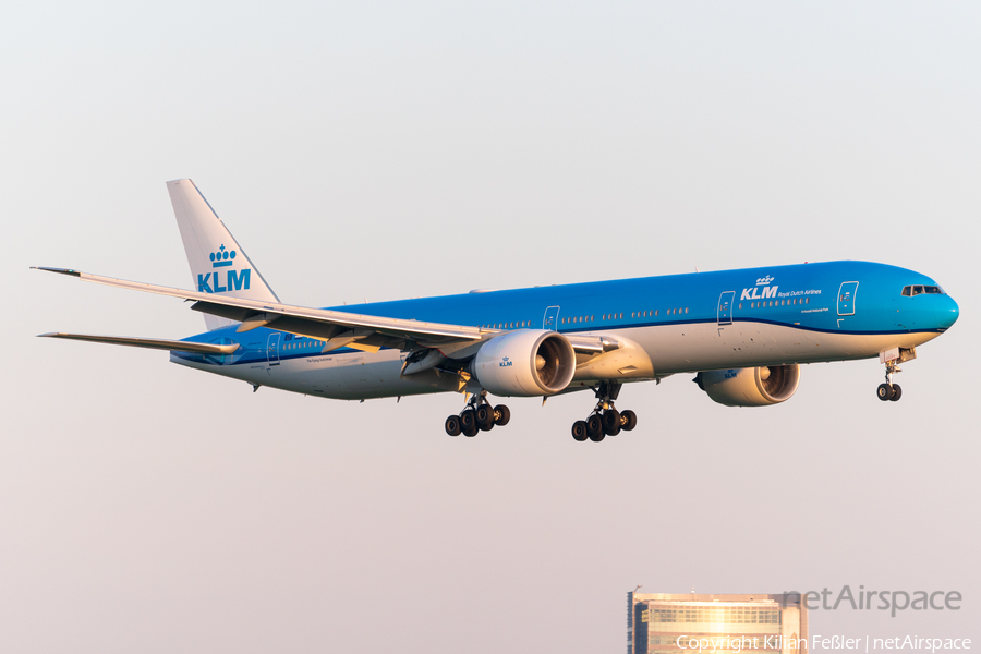 KLM - Royal Dutch Airlines Boeing 777-306(ER) (PH-BVD) | Photo 680341