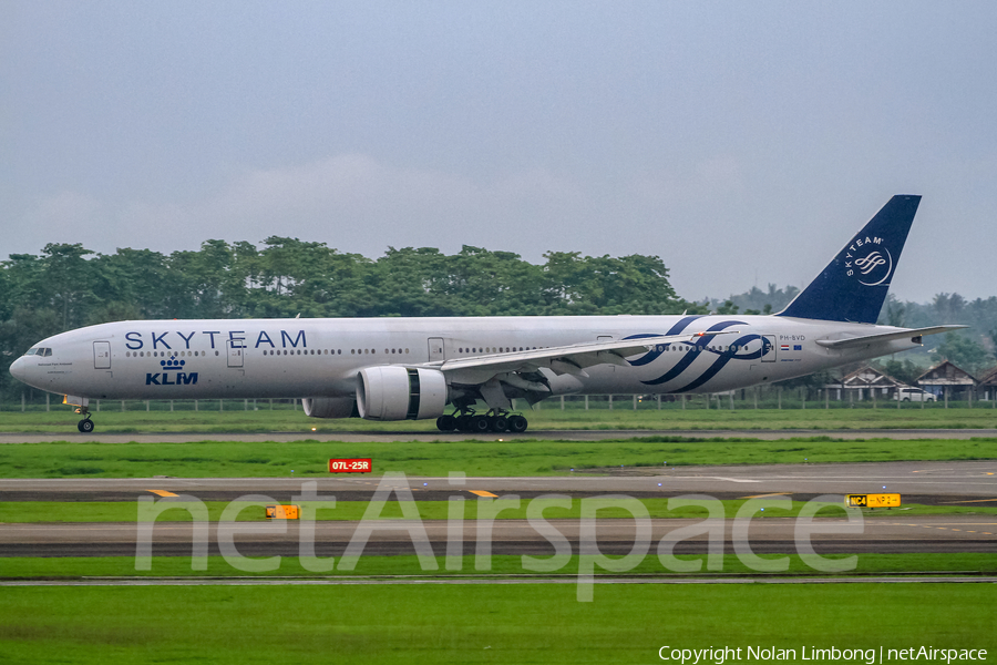 KLM - Royal Dutch Airlines Boeing 777-306(ER) (PH-BVD) | Photo 371428