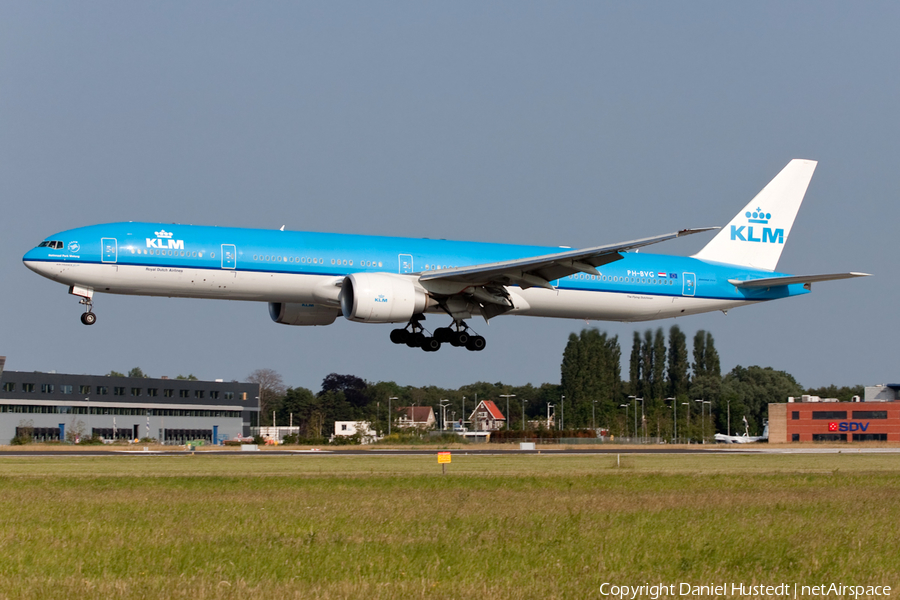 KLM - Royal Dutch Airlines Boeing 777-306(ER) (PH-BVG) | Photo 617393