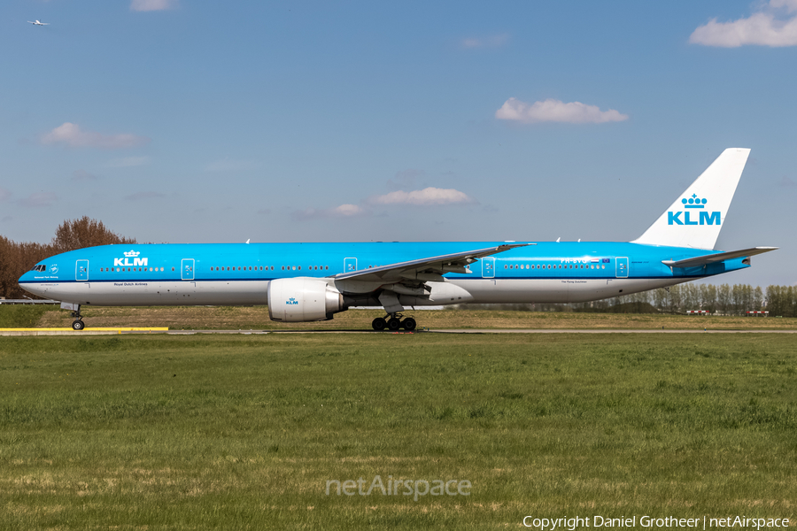 KLM - Royal Dutch Airlines Boeing 777-306(ER) (PH-BVG) | Photo 90891