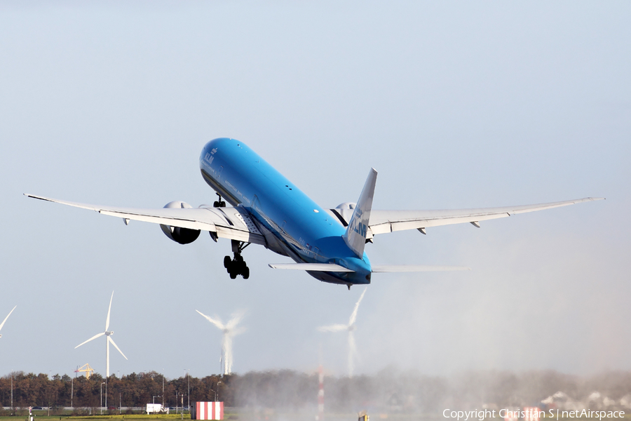 KLM - Royal Dutch Airlines Boeing 777-306(ER) (PH-BVI) | Photo 201329