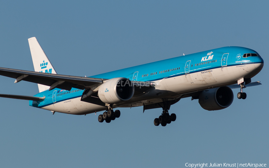 KLM - Royal Dutch Airlines Boeing 777-306(ER) (PH-BVK) | Photo 138021