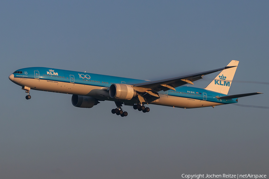 KLM - Royal Dutch Airlines Boeing 777-306(ER) (PH-BVK) | Photo 344635