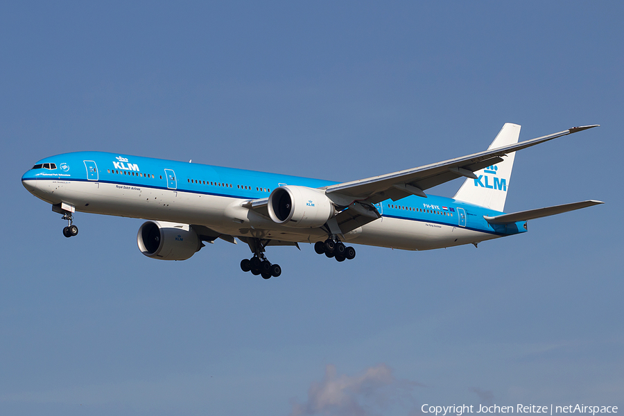 KLM - Royal Dutch Airlines Boeing 777-306(ER) (PH-BVK) | Photo 82306
