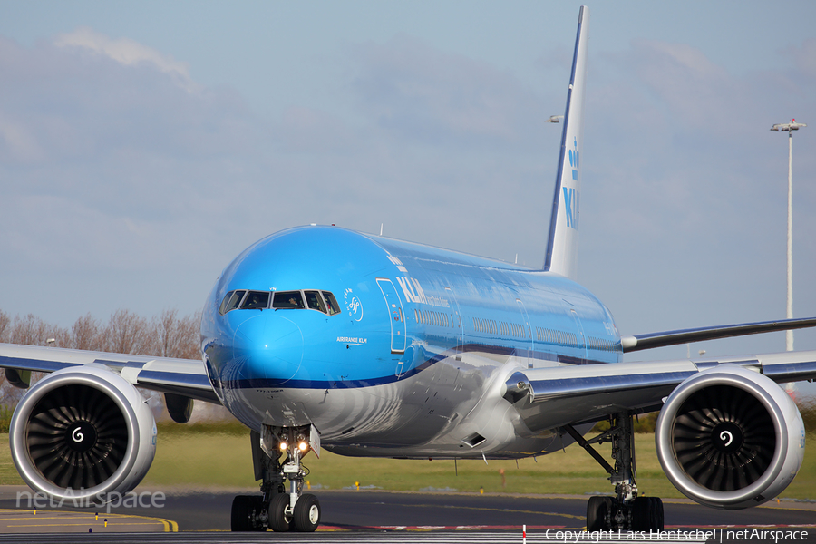 KLM - Royal Dutch Airlines Boeing 777-306(ER) (PH-BVN) | Photo 74015