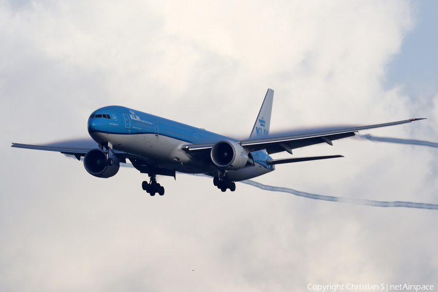 KLM - Royal Dutch Airlines Boeing 777-306(ER) (PH-BVO) | Photo 536442