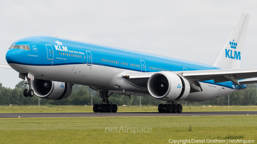 KLM - Royal Dutch Airlines Boeing 777-306(ER) (PH-BVP) | Photo 135927