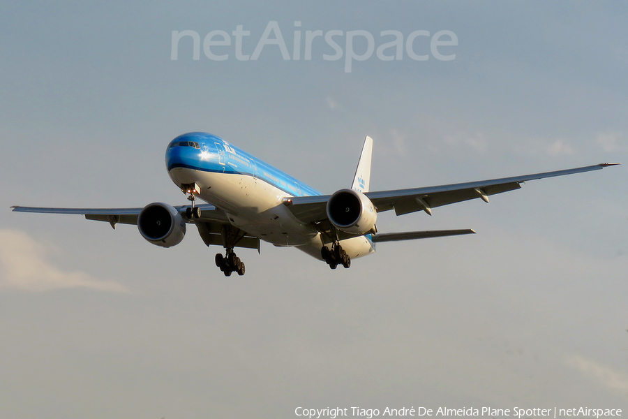 KLM - Royal Dutch Airlines Boeing 777-306(ER) (PH-BVS) | Photo 400676