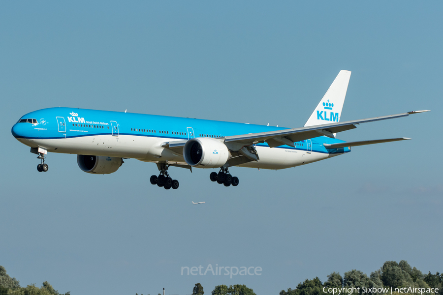 KLM - Royal Dutch Airlines Boeing 777-306(ER) (PH-BVU) | Photo 258131
