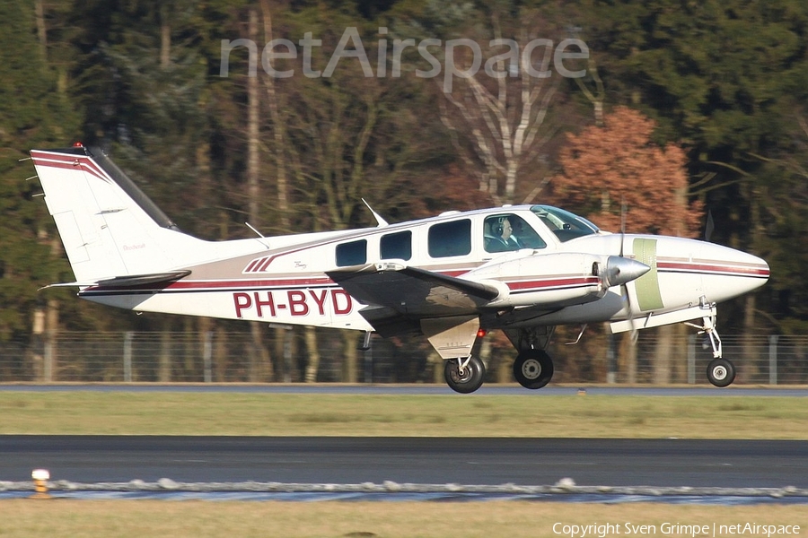 KLM Flight School Beech 58 Baron (PH-BYD) | Photo 220201