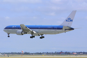 KLM - Royal Dutch Airlines Boeing 767-306(ER) (PH-BZD) at  Vancouver - International, Canada