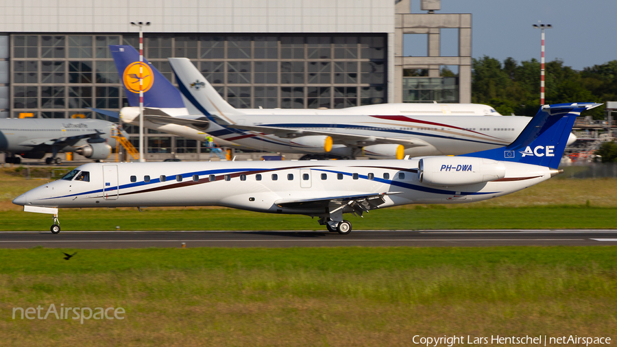 JetNetherlands Embraer ERJ-145LR (PH-DWA) | Photo 389725