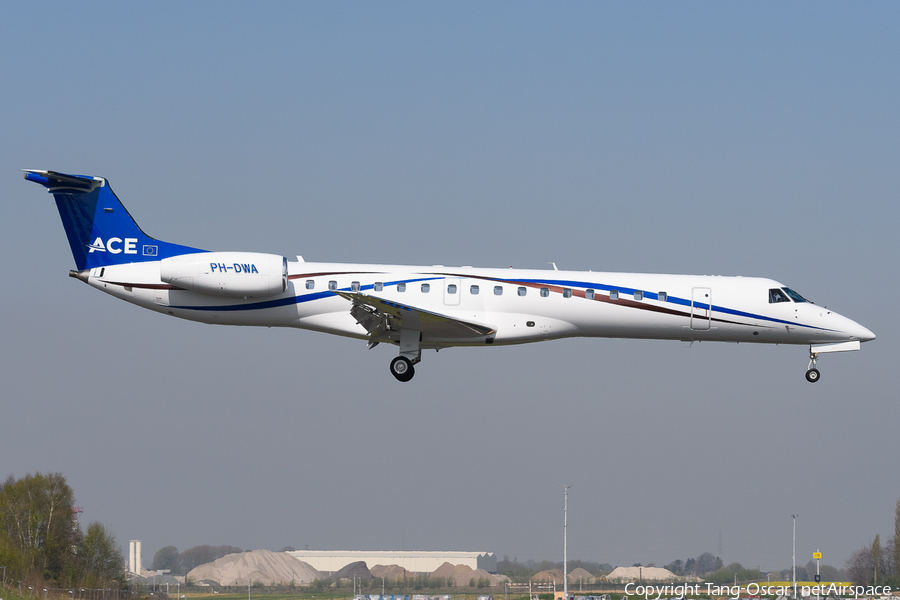 JetNetherlands Embraer ERJ-145LR (PH-DWA) | Photo 678757