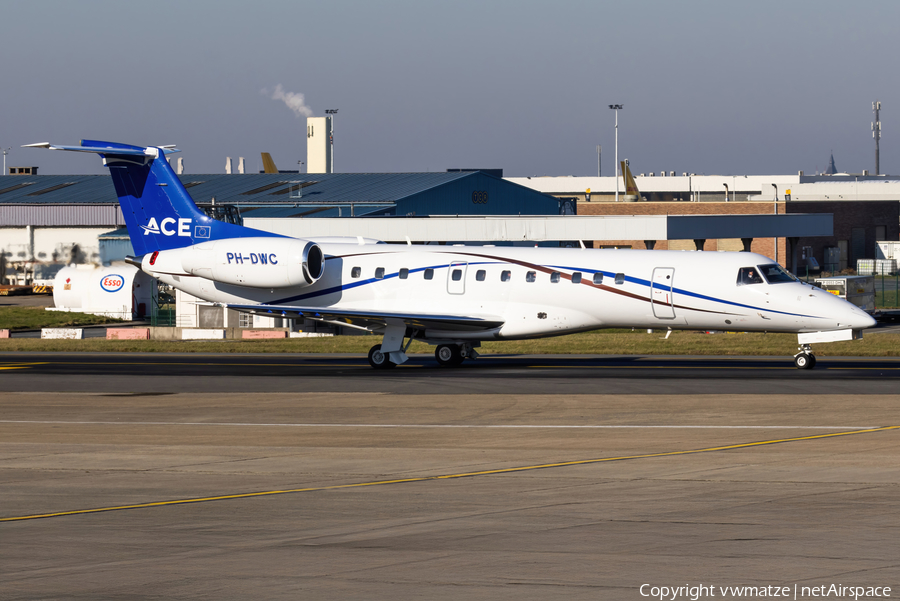 JetNetherlands Embraer ERJ-135LR (PH-DWC) | Photo 663787