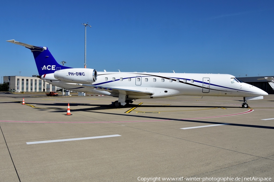 JetNetherlands Embraer ERJ-135LR (PH-DWC) | Photo 576347