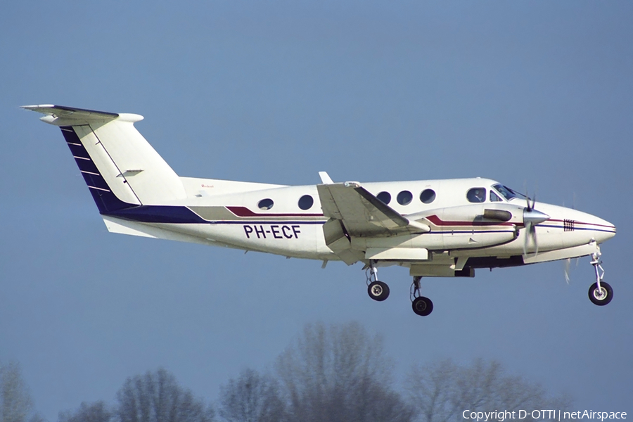 (Private) Beech King Air B200 (PH-ECF) | Photo 386675