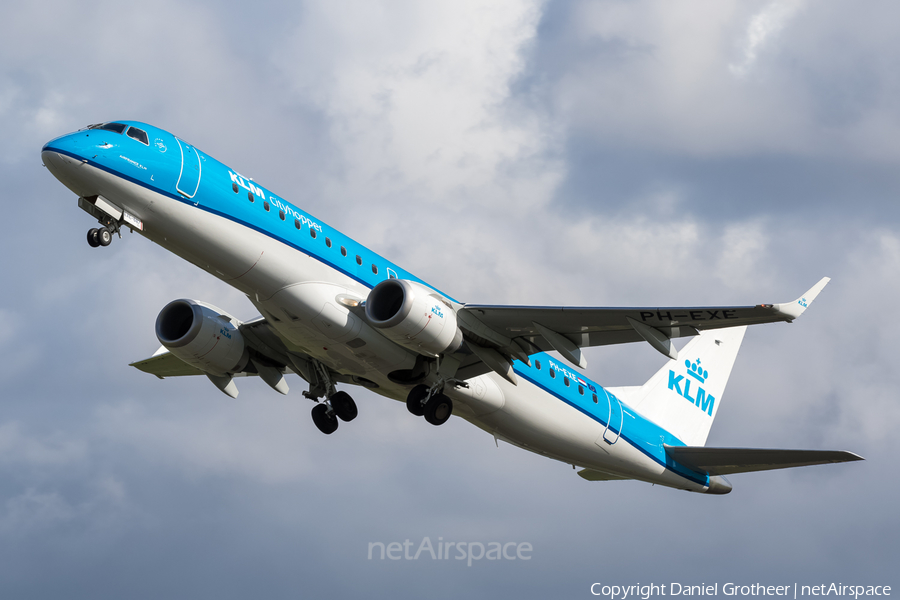 KLM Cityhopper Embraer ERJ-190STD (ERJ-190-100STD) (PH-EXE) | Photo 116158