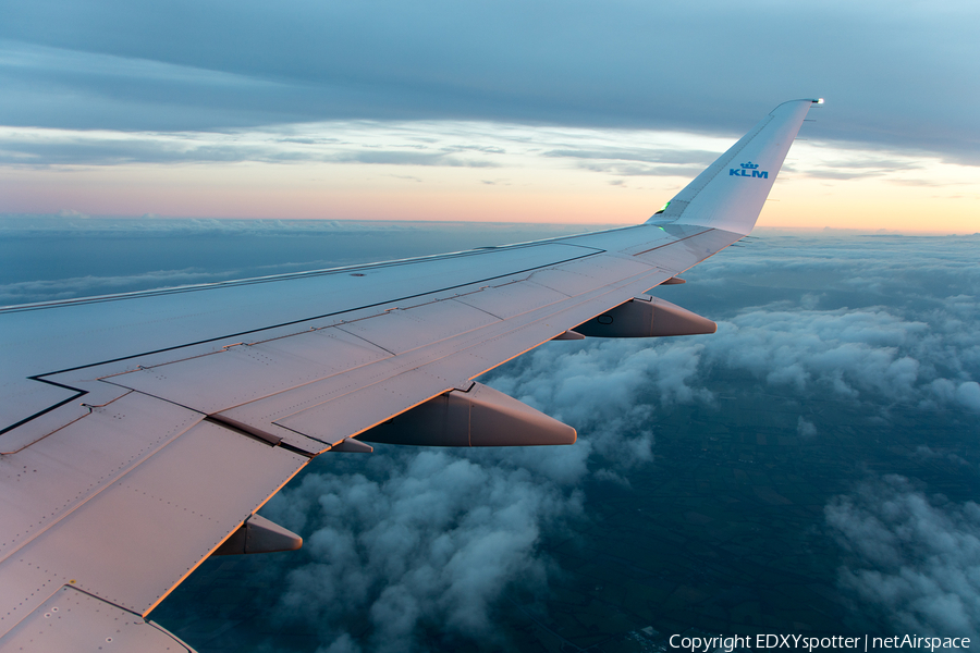 KLM Cityhopper Embraer ERJ-175STD (ERJ-170-200STD) (PH-EXG) | Photo 400496