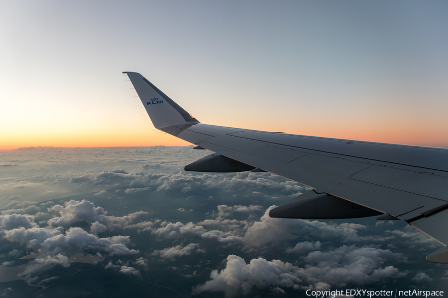 KLM Cityhopper Embraer ERJ-175STD (ERJ-170-200STD) (PH-EXW) | Photo 400521