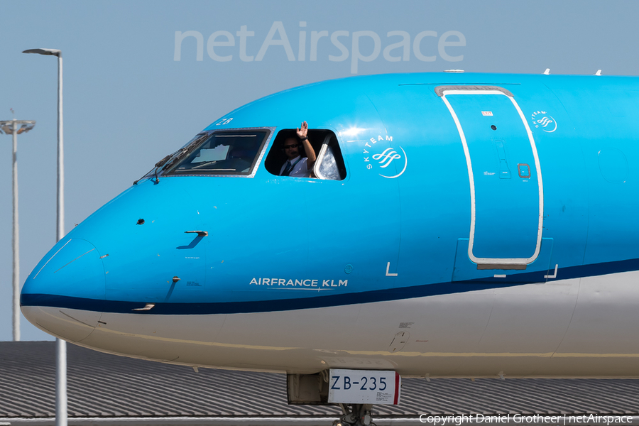 KLM Cityhopper Embraer ERJ-190LR (ERJ-190-100LR) (PH-EZB) | Photo 256206