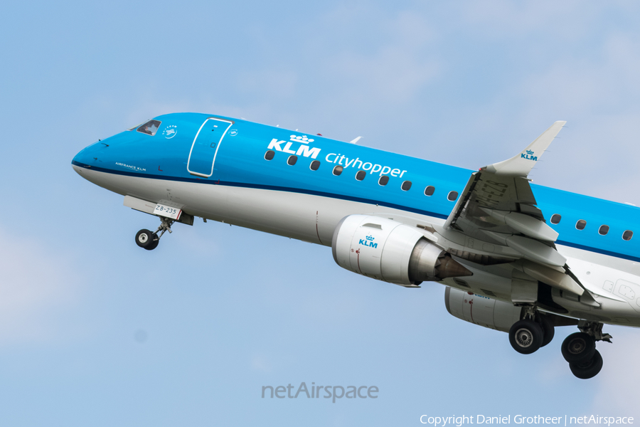 KLM Cityhopper Embraer ERJ-190LR (ERJ-190-100LR) (PH-EZB) | Photo 90956