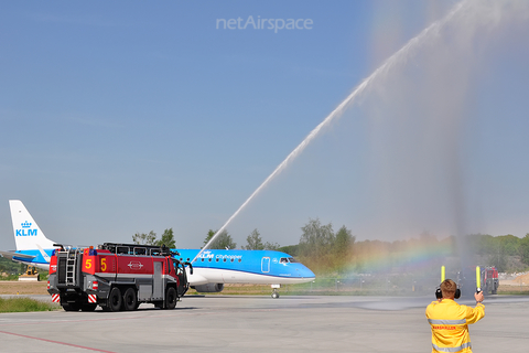 KLM Cityhopper Embraer ERJ-190LR (ERJ-190-100LR) (PH-EZB) at  Krakow - Pope John Paul II International, Poland