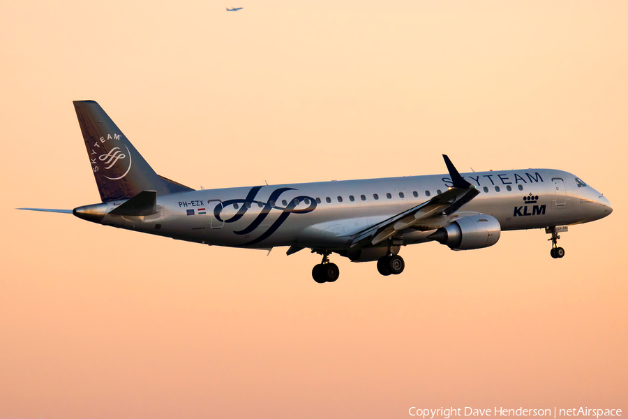 KLM Cityhopper Embraer ERJ-190STD (ERJ-190-100STD) (PH-EZX) | Photo 32515