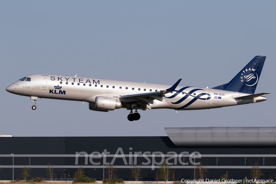 KLM Cityhopper Embraer ERJ-190STD (ERJ-190-100STD) (PH-EZX) | Photo 331368