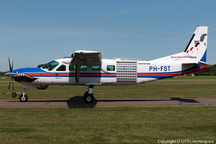 Nationaal Paracentrum Teuge Cessna 208B Grand Caravan (PH-FST) | Photo 167782