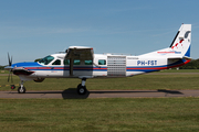 Nationaal Paracentrum Teuge Cessna 208B Grand Caravan (PH-FST) at  Teuge - Deventer, Netherlands