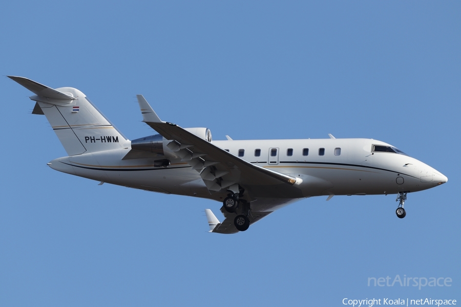 JetNetherlands Bombardier CL-600-2B16 Challenger 605 (PH-HWM) | Photo 554528