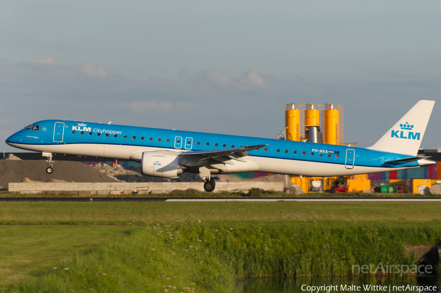 KLM Cityhopper Embraer ERJ-195E2 (ERJ-190-400STD) (PH-NXA) | Photo 468592