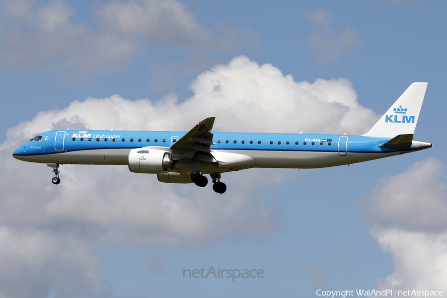 KLM Cityhopper Embraer ERJ-195E2 (ERJ-190-400STD) (PH-NXA) | Photo 520035