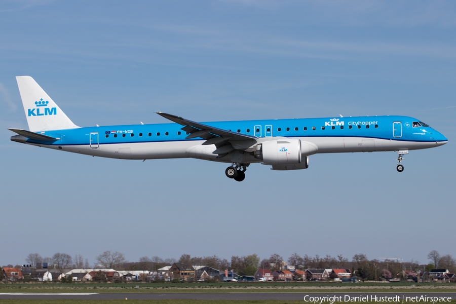 KLM Cityhopper Embraer ERJ-195E2 (ERJ-190-400STD) (PH-NXB) | Photo 516806