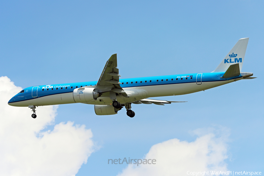 KLM Cityhopper Embraer ERJ-195E2 (ERJ-190-400STD) (PH-NXB) | Photo 460966