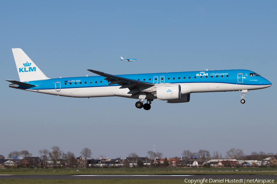 KLM Cityhopper Embraer ERJ-195E2 (ERJ-190-400STD) (PH-NXC) | Photo 513376