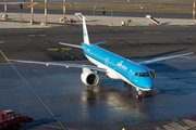 KLM Cityhopper Embraer ERJ-195E2 (ERJ-190-400STD) (PH-NXD) at  Hamburg - Fuhlsbuettel (Helmut Schmidt), Germany